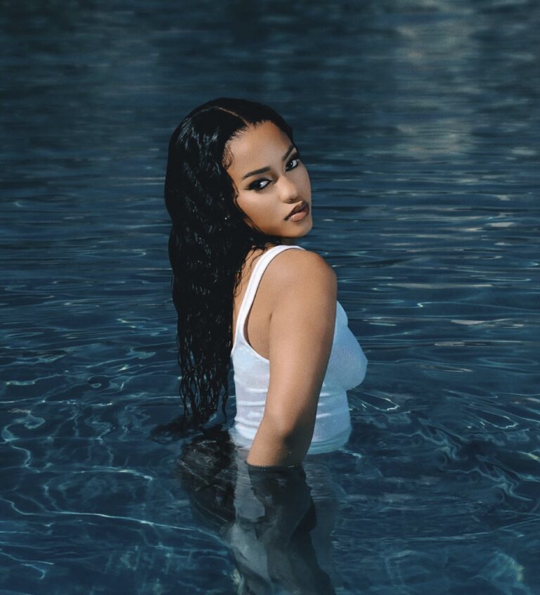 Zee Nxumalo Biography Songs